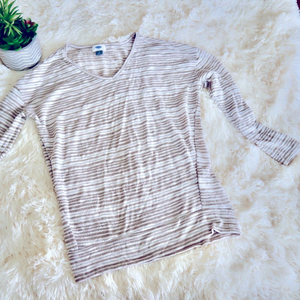 Old Navy Tan Cream V Neck Sweater Stretch S